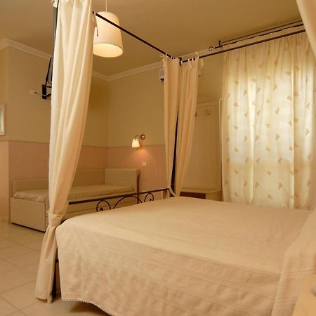 Hotel Mocambo Piscina E Spiaggia Сан-Бенедетто-дель-Тронто Экстерьер фото